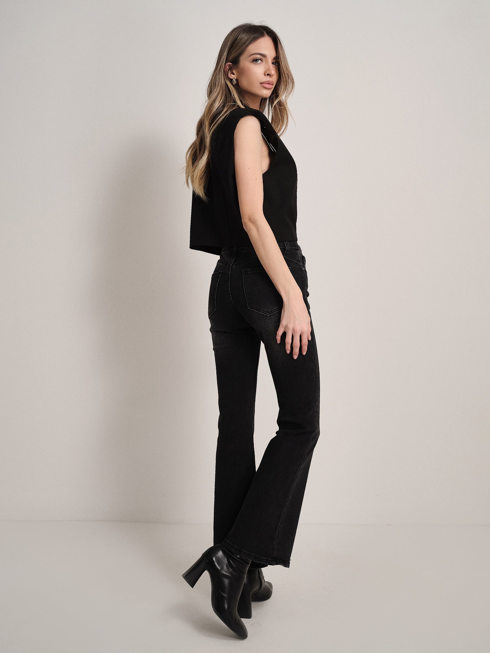 #colore_nero