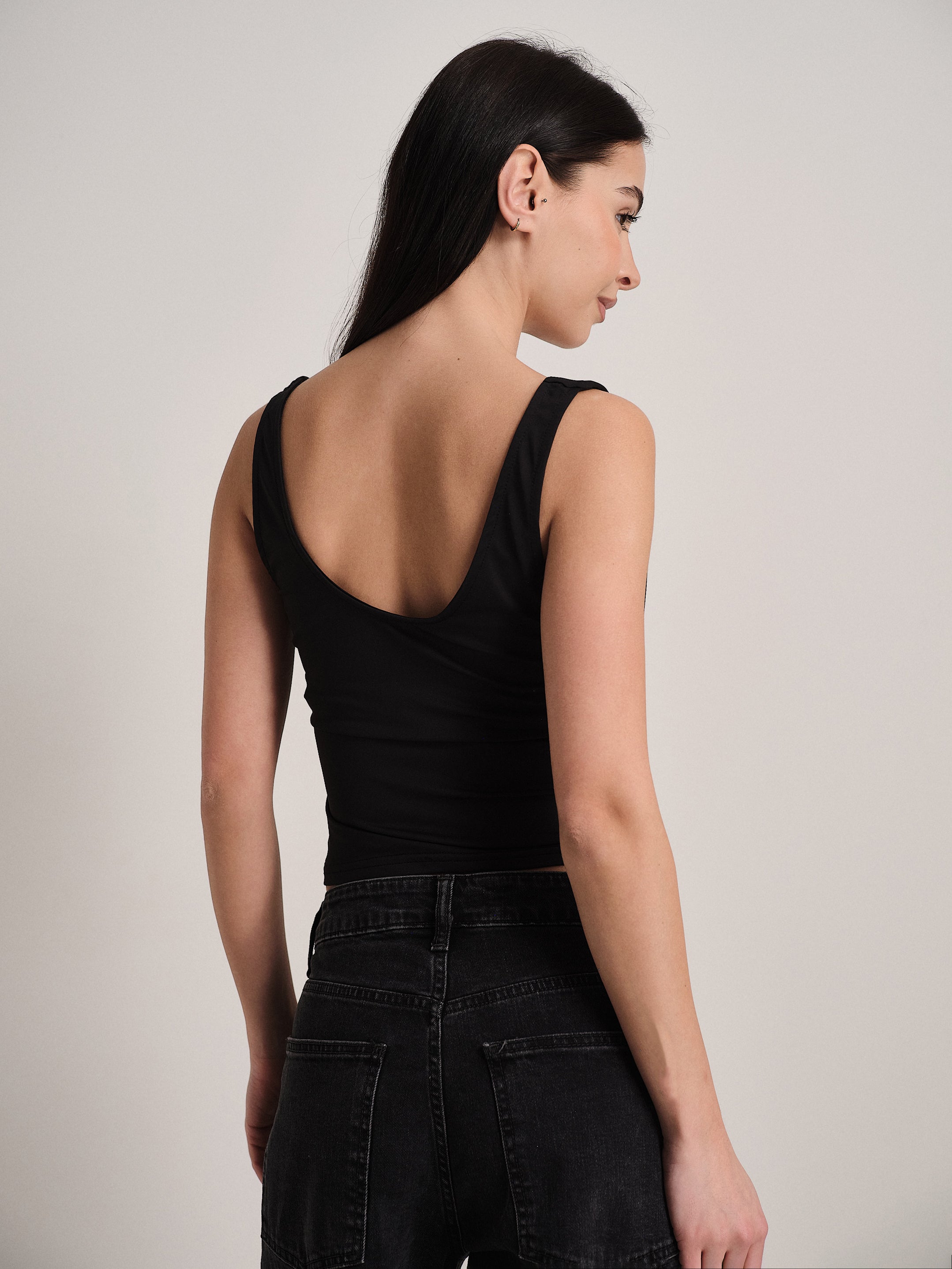 Top in lycra con scollo a V