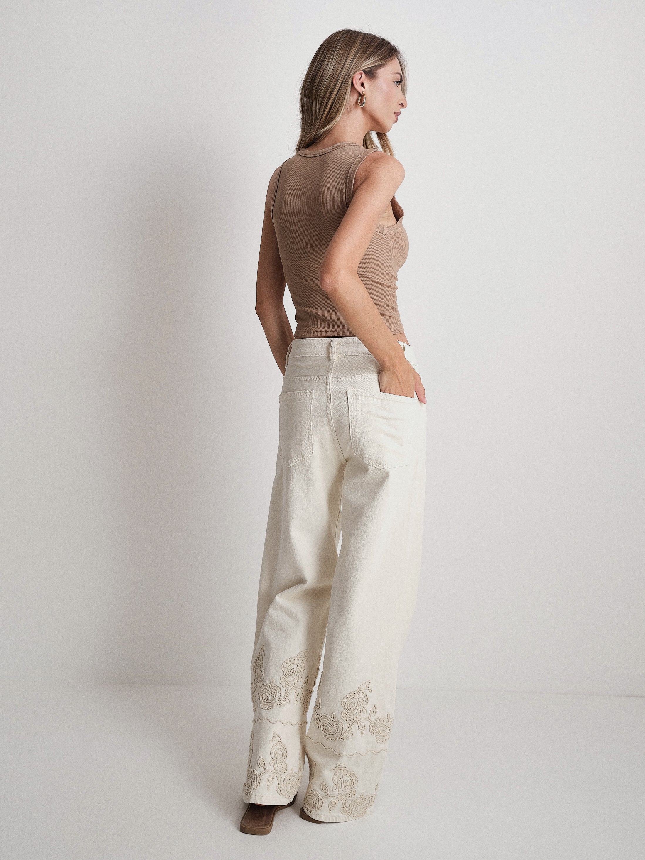 #colore_beige